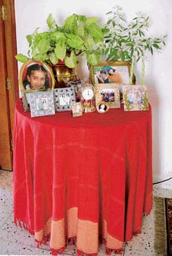 The inverter has been hidden under a table, which forms the family corner. 