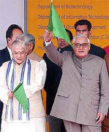 Prime Minister Atal Bihari Vajpayee with Union HRD Minister Murli Manohar Joshi  flag off the  'Vigyan Rail' in New Delhi on Monday