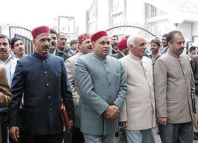 BJP leaders stage a walkout from the Himachal Pradesh Vidhan Sabha for the second consecutive day over "Katwal Tapes"