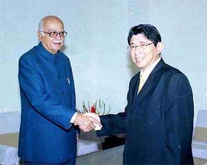 Deputy Prime Minister Shri L.K Advani with his Thailand counterpart Dr. Wissanu Krea-Ngam