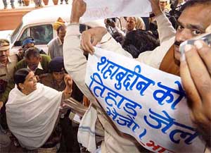 Activists of the BJP try to stop Bihar Chief Minister Rabri Devi outside Bihar Assembly