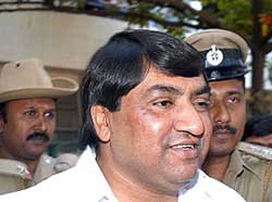 Abdul Karim Telgi  being brought to be produced  in a court