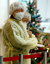 A 44-year-old Taiwanese SARS researcher at a military hospital tests positive for the virus