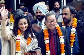 The four-member delegation of Pakistani Parliamentarians wave to mediapersons after entering India via Wagah joint check-post on Thursday