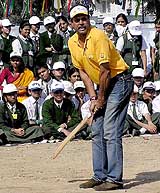 �Former Indian cricket captain Kapil Dev shows his skills 