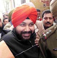 Singer Daler Mehndi on his way to the District Courts in Patiala
