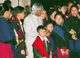President Dr A.P.J. Abdul Kalam with children of North-East States at a programme of Christmas carols