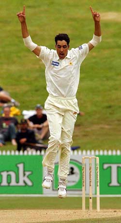Pakistan's Umar Gul celebrates the dismissal of New Zealand's Mark Richardson on the final day of the first Test in Hamilton