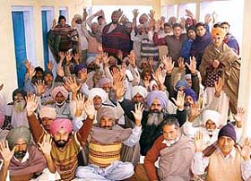 Members of the Malikpur panchayat oppose the decision to lease out 94 acres of village common land for  setting up of a bio-technology park at the village