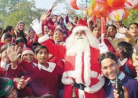 Santa distributes �fun� among the physically challenged children