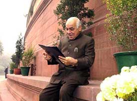 Senior BJP leader Madan Lal Khurana outside office of the Lok Sabha Speaker Manohar Joshi before submitting his resignation