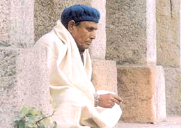 A denizen of Delhi finds a corner to warm himself even as temperature dipped 