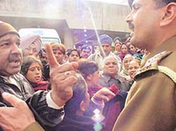 Agitated relatives of Shamina, who succumbed to burns, argue with the police 
