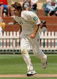 New Zealand's Daniel Vettori celebrates the dismissal of Pakistan's Taufeeq Umar 