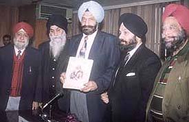 Chairman of the National Commission for Minorities, Tarlochan Singh, releases the script of Thakur Ranvir Singh's film Sher-e-Punjab Maharaja Ranjit Singh