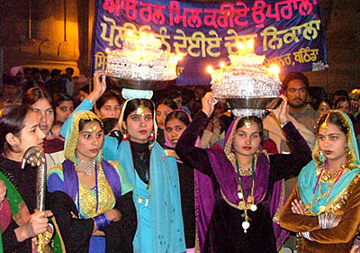 Volunteers take out a traditional Jaago ceremony, urging everyone in Bathinda to get their kids below the age of 5 immunised against polio