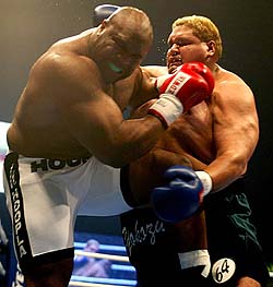Hawaiian-born former sumo wrestler Yokozuna (grand champion) Akebono fights against former American NFL player Bob Sapp 