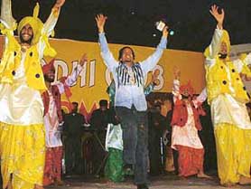 Jazzy B along with his troupe performs at the Lodhi Club. 