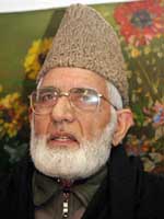 Breakaway Hurriyat Conference group leader Syed Ali Shah Geelani addresses a press conference in Srinagar on Saturday.