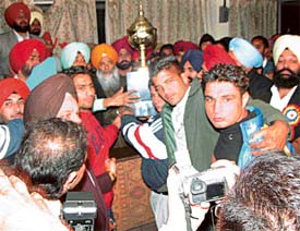 The players of the Harjit Talwar Club, Moga, receive trophy from Mr Sukhdev Singh Dhindsa, Union Minister