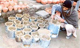 Mohammad Yunus making "angithis" in Ludhiana