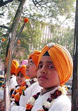 Children wearing traditional Sikh dress take part in a procession to mark the birth anniversary of Guru Govind Singh, in New Delhi 
