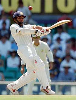 Parthiv Patel looks to play a hook shot during his innings of 62