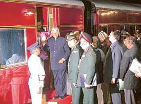 The President, Dr A.P.J. Abdul Kalam, waves as he boards the presidential saloon for Delhi at the Chandigarh railway station 