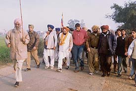 Former Union minister and Lok Bhalai Party chief B.S. Ramoowalia, on padayatra from Macchiwara to Muktsar, passes through a village in Ludhiana 