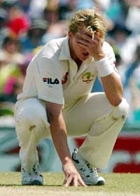 Australia's Brett Lee reacts after team-mate Ricky Ponting dropped a catch to dismiss India's Virender Sehwag during the fourth day of the fourth Test 