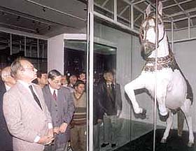 Union Minister for Tourism Jagmohan at the new gallery of Arms and Armour at the National Museum in the Capital