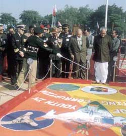 Vice-President Bhairon Singh Shekhawat being briefed by the NCC cadets after the inauguration of the NCC Republic Day camp at Garrison Parade Ground, Delhi Cantonment