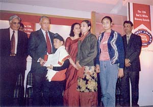 Ms Jasbir Kaur and her son receive a bravery award from the Punjab Governor, Justice O.P. Verma