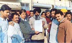 Residents of Islam Gunj show notices
