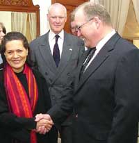 Leader of the Opposition and AICC President Sonia Gandhi with Swedish Prime Minister Goran Persson in the Capital on Saturday. 