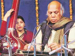Pandit Mani Prasad of the Kirana gharana presents a classical vocal recital 