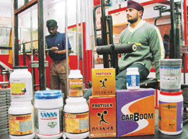 Diet supplements for building muscles are a rage among city�s young men. 