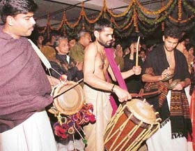 Chendavadyam, performing art of drum beats attached with temples of South India