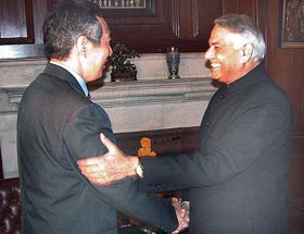 External Affairs Minister Yashwant Sinha with Deputy Prime Minster of Singapore  Lee Hsien Loong