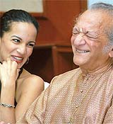 Sitar maestro and Bharat Ratna Pandit Ravi Shankar and his daughter Anoushka Shankar at a press conference in Bangalore