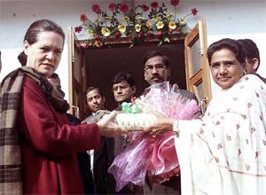 Congress president Sonia Gandhi presents a bouquet to BSP chief Mayawati 