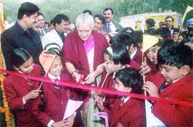  Social acitivist Nafisa Ali inaugurating a children�s park in Noida