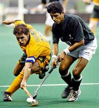 Australia's Brent Livermore challenges Pakistan's Saleem Khalid 