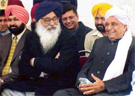 Former Chief Minister of Punjab Parkash Singh Badal shares a light moment with Higher Education Minister Harnam Dass Johar while waiting for the arrival of Deputy Prime Minister Lal Krishan Advani
