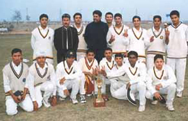 Former Indian cricket team captain Kapil Dev with winners of the Shakuntala Devi Cricket Tournament.