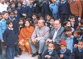 Union Minister Vijay Goel interacting with MCD schoolchildren and assuring them of all facilities to lift the standard of education in government schools.