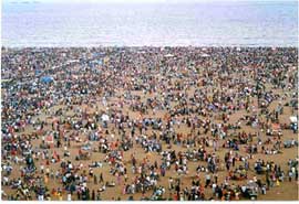 Huge crowd gathers at the world famous Marina Beach in Chennai