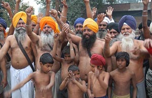 Thousands of farmers from nearly 43 villages near the border sector of Ajnala take off their shirts in Ajnala district