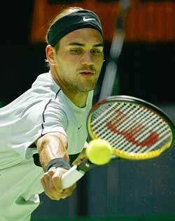 Second seed Roger Federer of Switzerland returns to Jeff Morrison of the US 