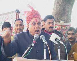 Senior BJP leader Prem Kumar Dhumal addresses a public meeting at Tikker Rajputan village in Hamirpur 